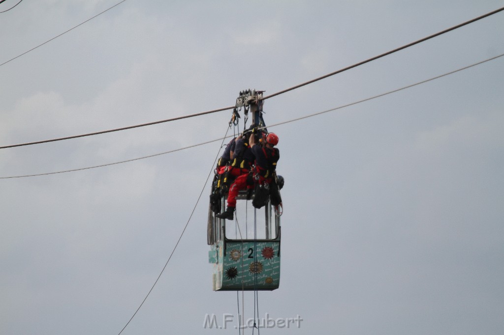 Koelner Seilbahn Gondel blieb haengen Koeln Linksrheinisch P601.JPG